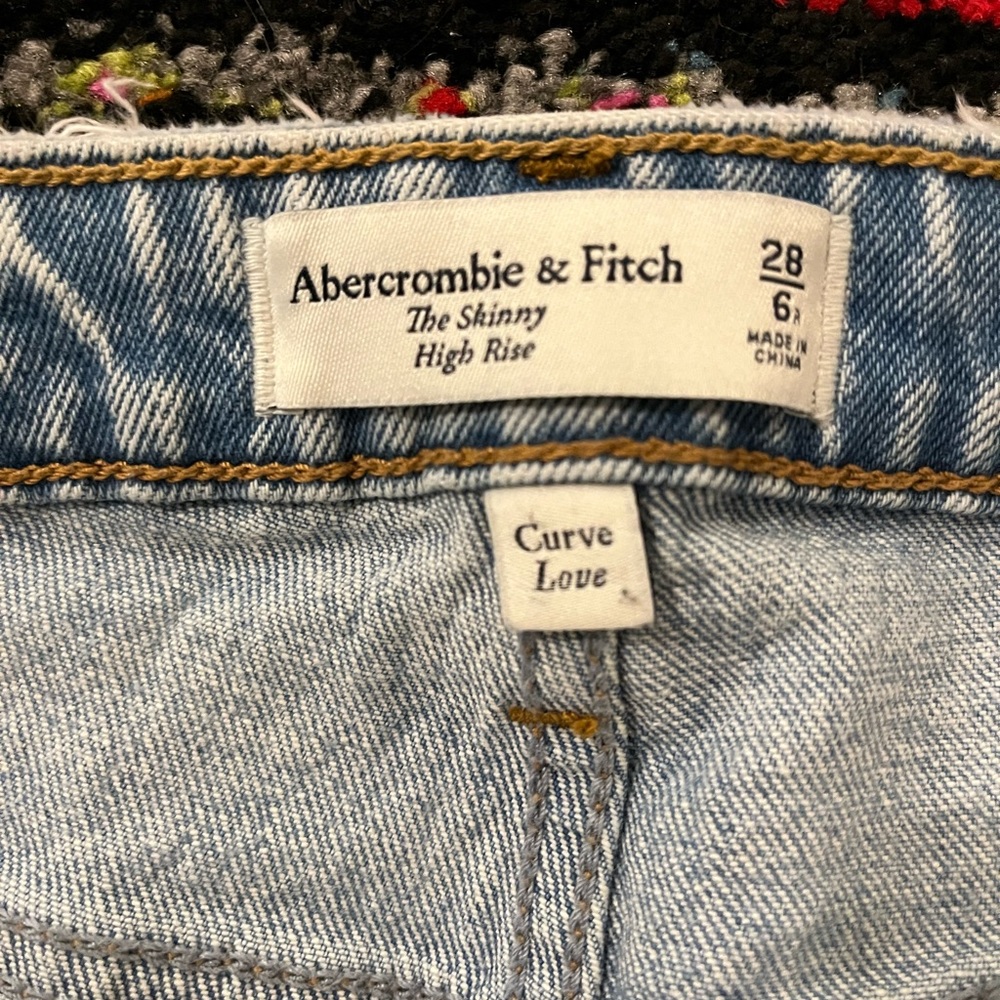 A&F Curve Love High Rise Skinny Jeans - Picture 3 of 4